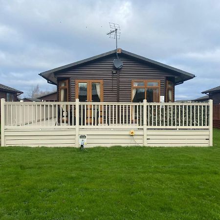 Saffron Lodge With Hot Tub Malton Exterior photo